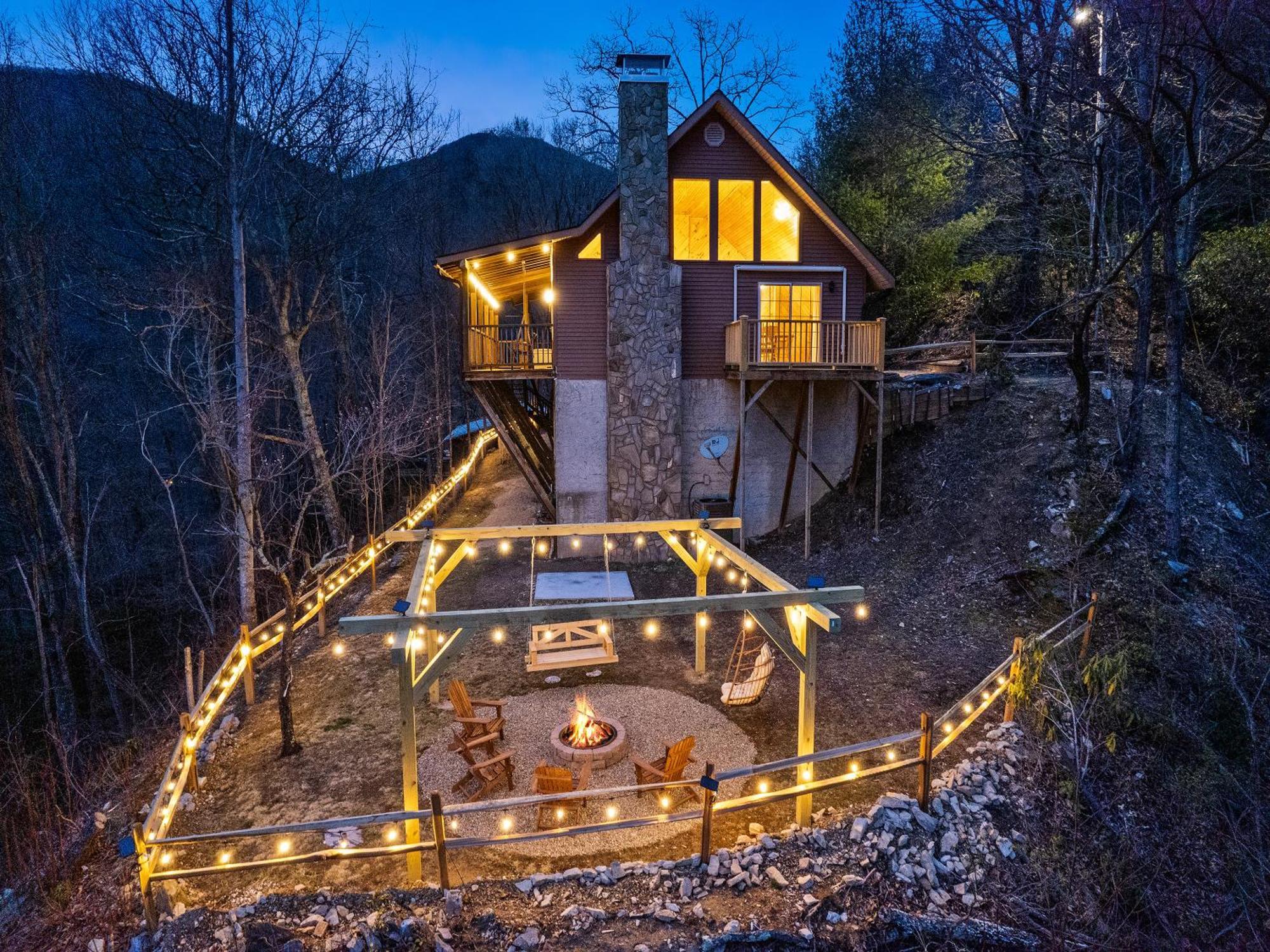 Maggie Valley Cabin With Beautiful Mountain Views, Hottub, Pet Friendly, Gameroom, Fireplace エクステリア 写真