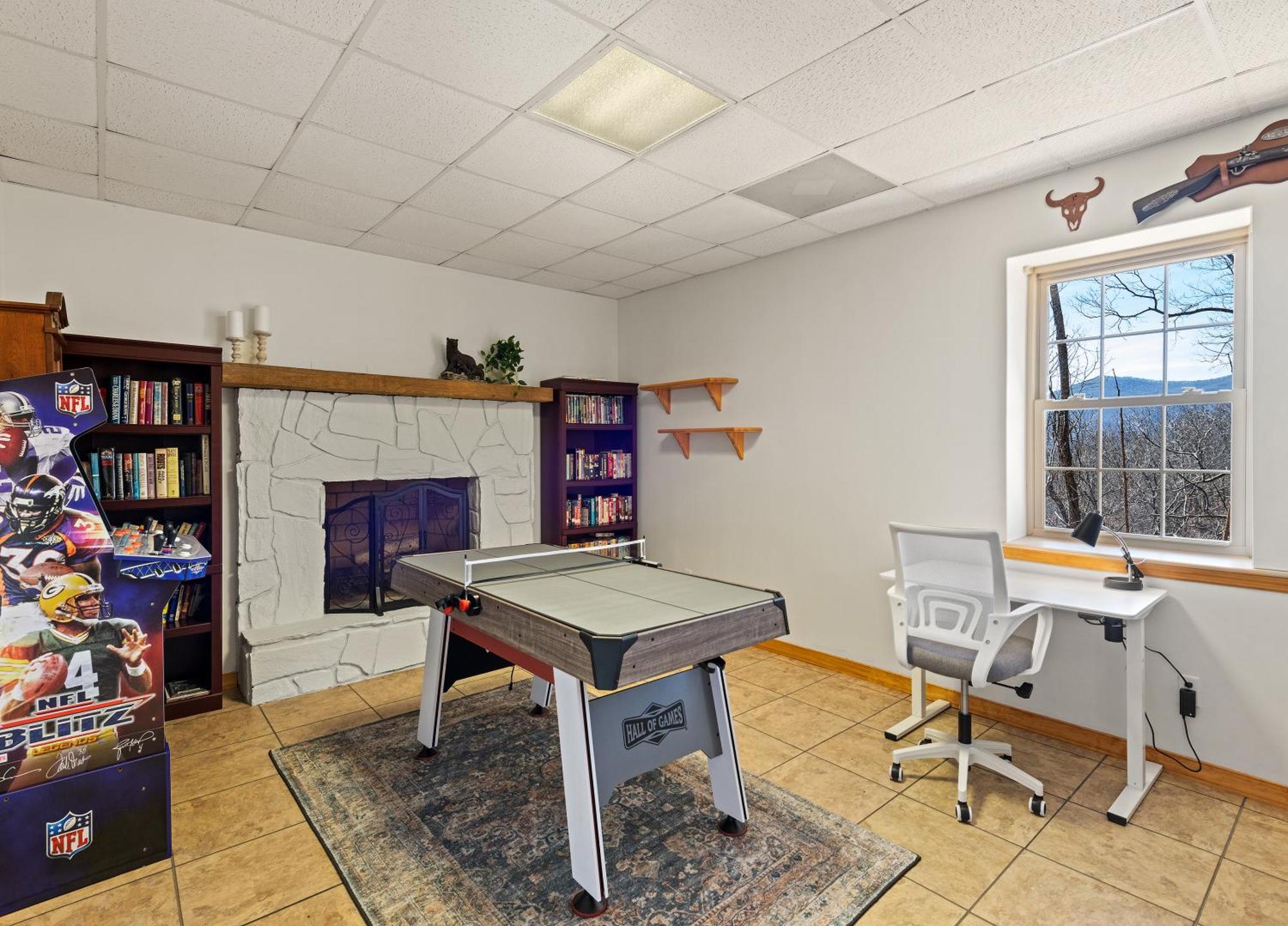 Maggie Valley Cabin With Beautiful Mountain Views, Hottub, Pet Friendly, Gameroom, Fireplace エクステリア 写真