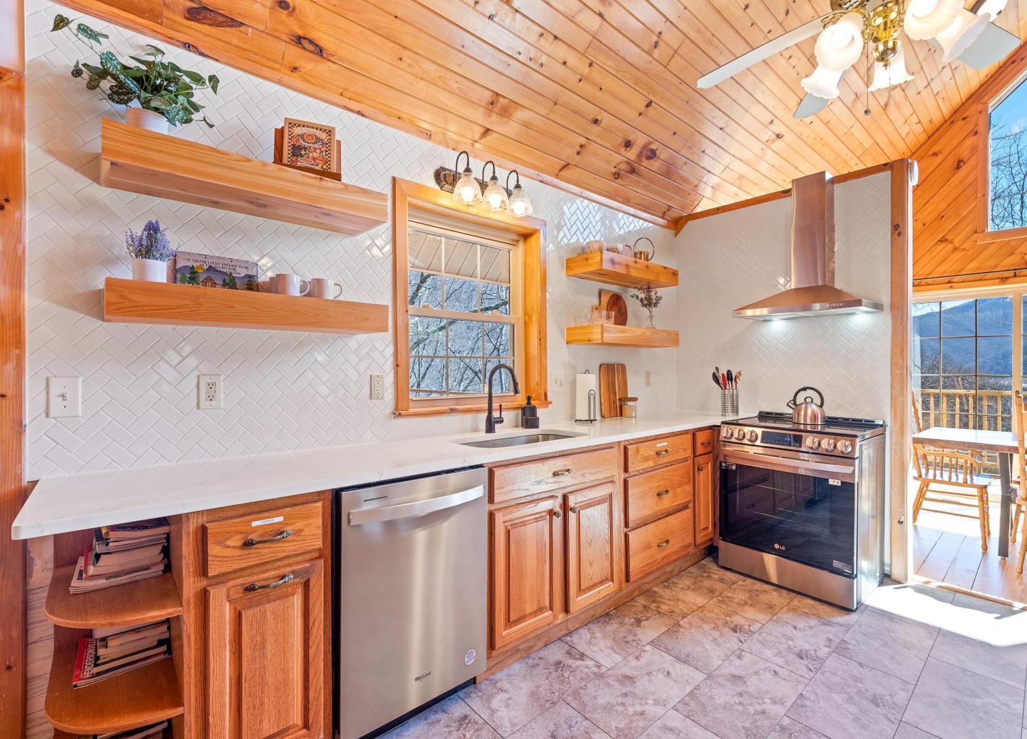 Maggie Valley Cabin With Beautiful Mountain Views, Hottub, Pet Friendly, Gameroom, Fireplace エクステリア 写真