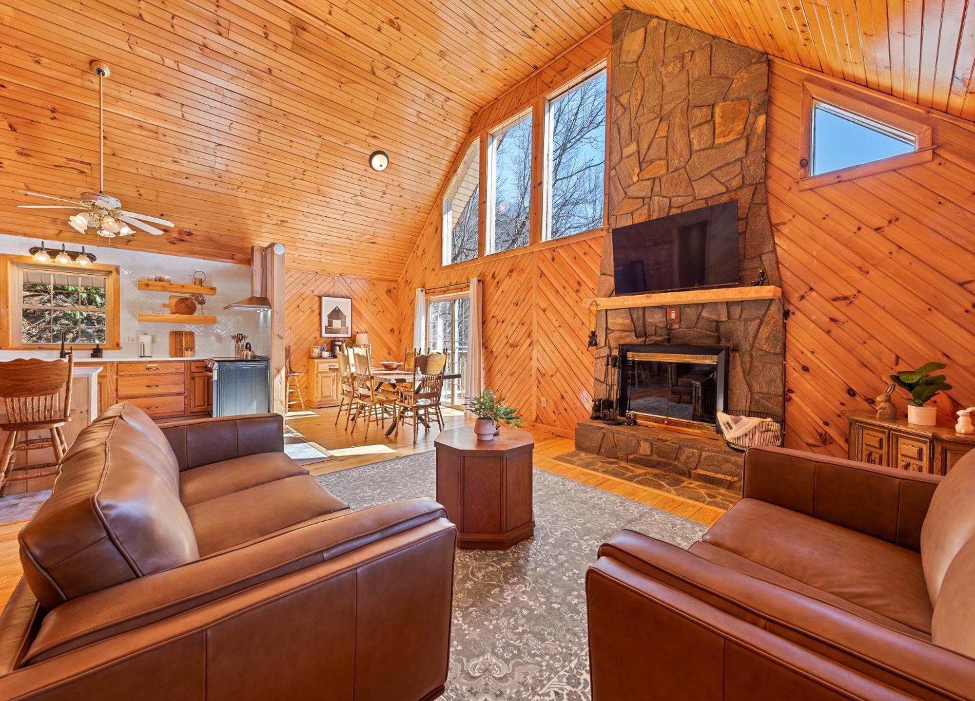 Maggie Valley Cabin With Beautiful Mountain Views, Hottub, Pet Friendly, Gameroom, Fireplace エクステリア 写真