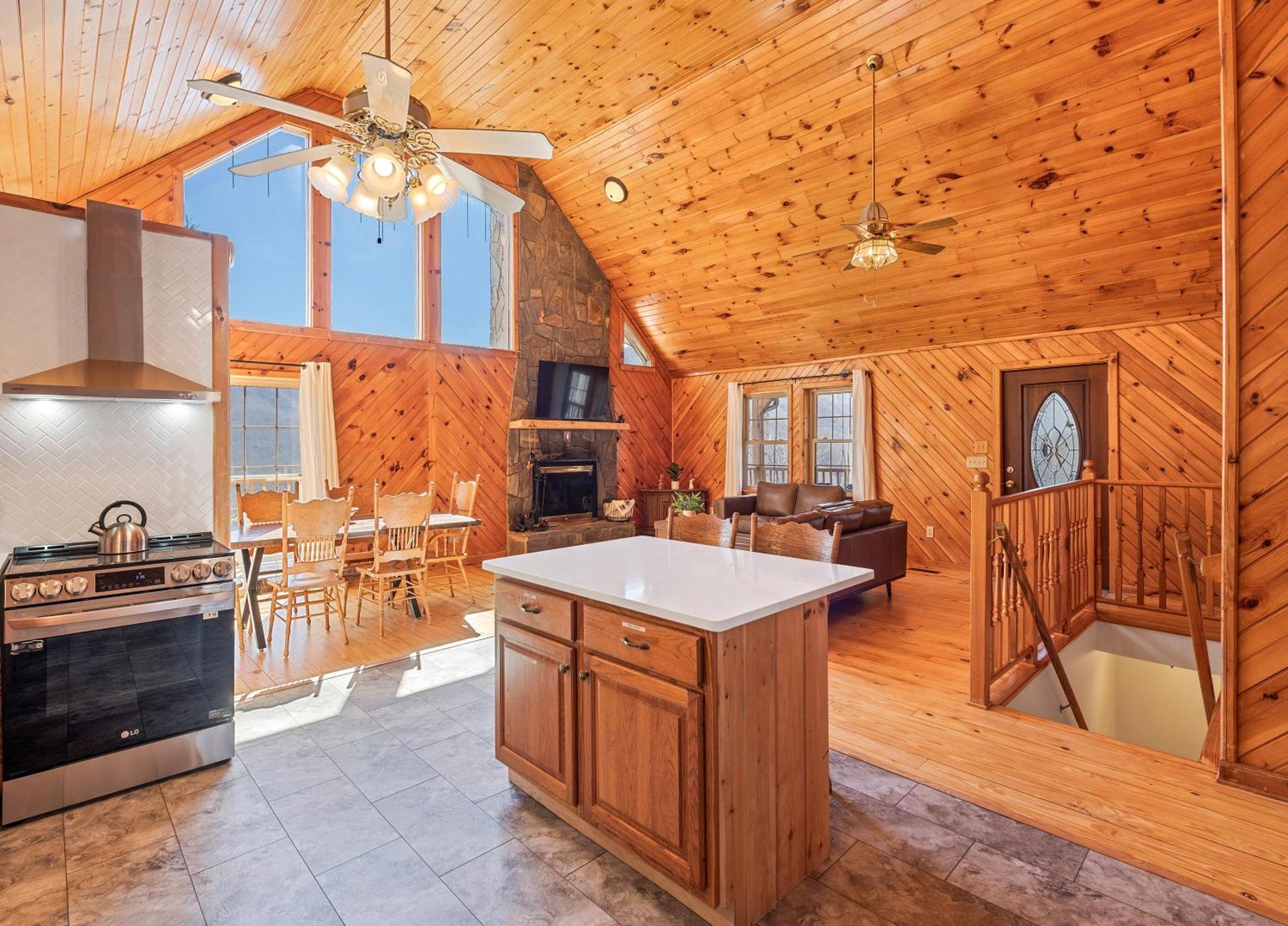 Maggie Valley Cabin With Beautiful Mountain Views, Hottub, Pet Friendly, Gameroom, Fireplace エクステリア 写真