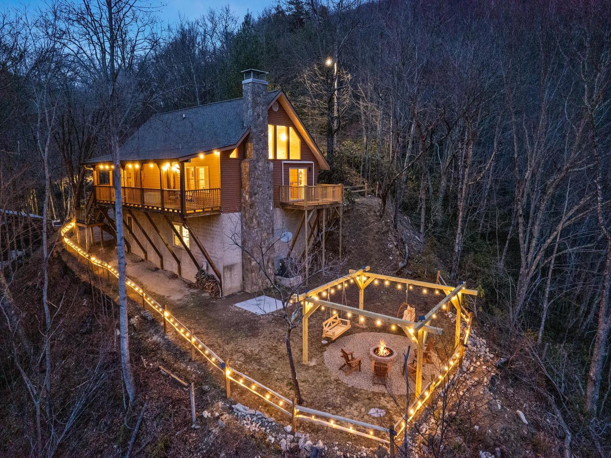 Maggie Valley Cabin With Beautiful Mountain Views, Hottub, Pet Friendly, Gameroom, Fireplace エクステリア 写真