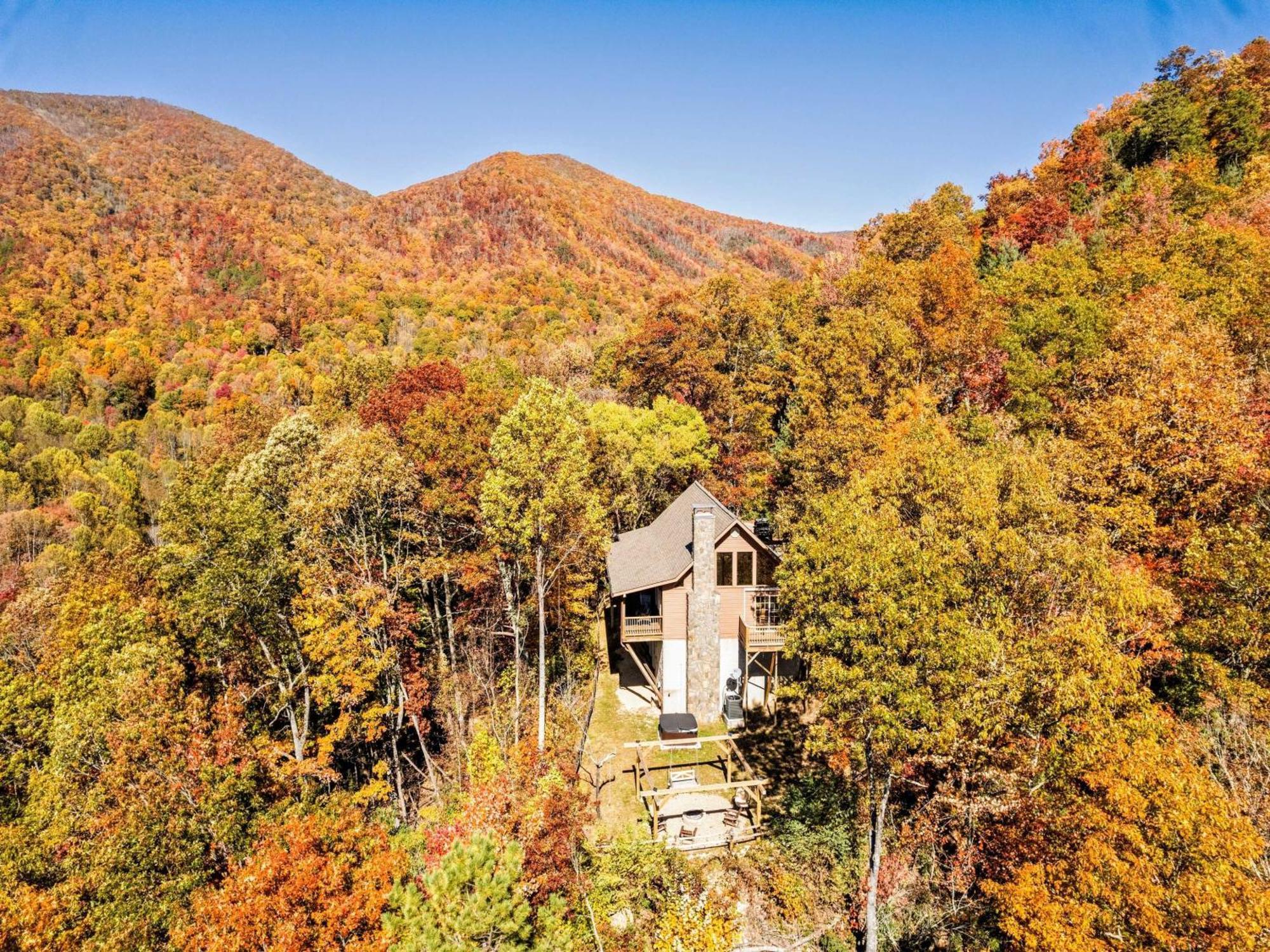 Maggie Valley Cabin With Beautiful Mountain Views, Hottub, Pet Friendly, Gameroom, Fireplace エクステリア 写真