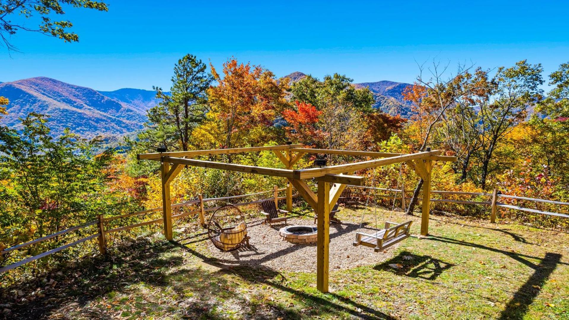 Maggie Valley Cabin With Beautiful Mountain Views, Hottub, Pet Friendly, Gameroom, Fireplace エクステリア 写真
