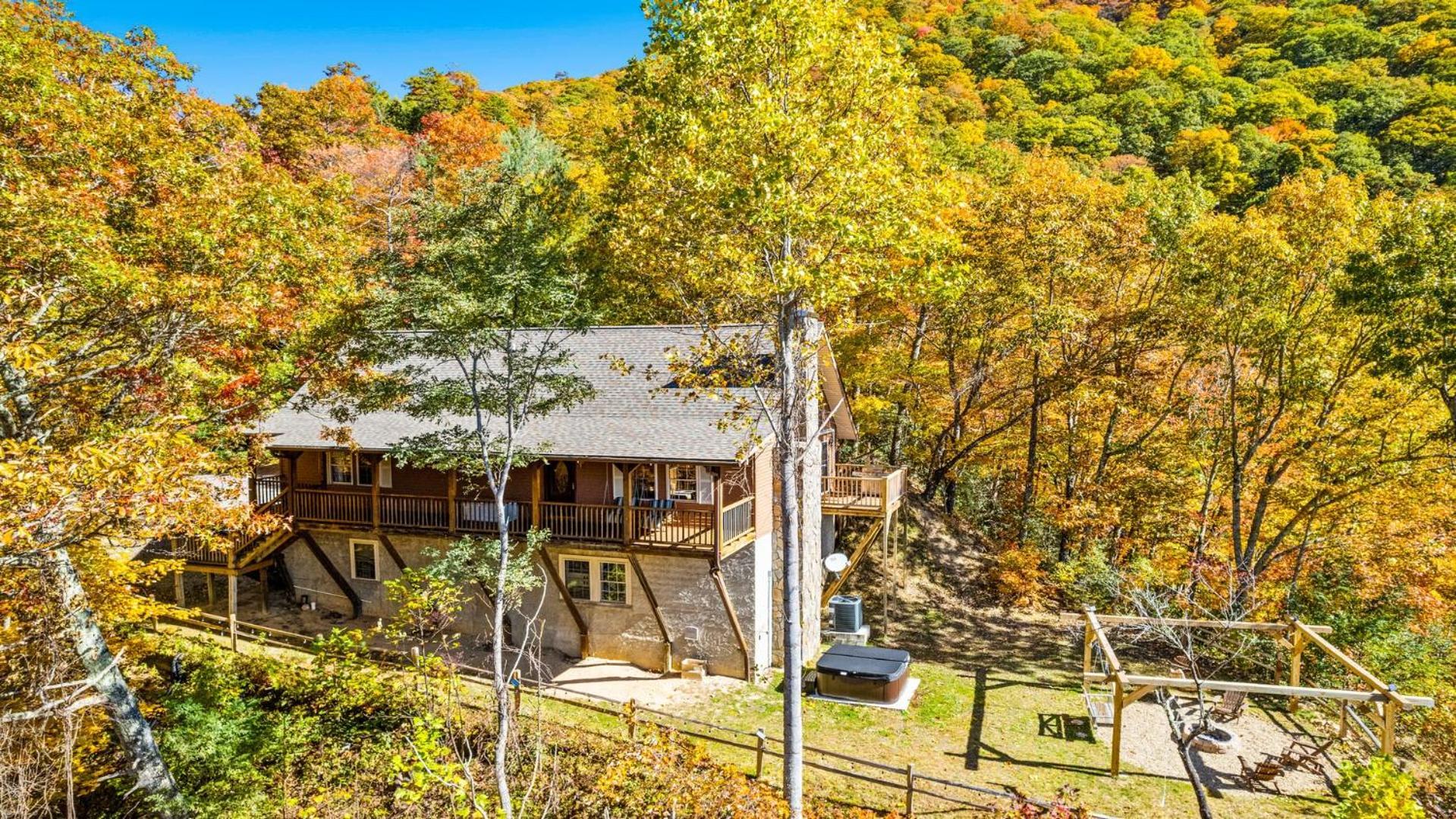 Maggie Valley Cabin With Beautiful Mountain Views, Hottub, Pet Friendly, Gameroom, Fireplace エクステリア 写真
