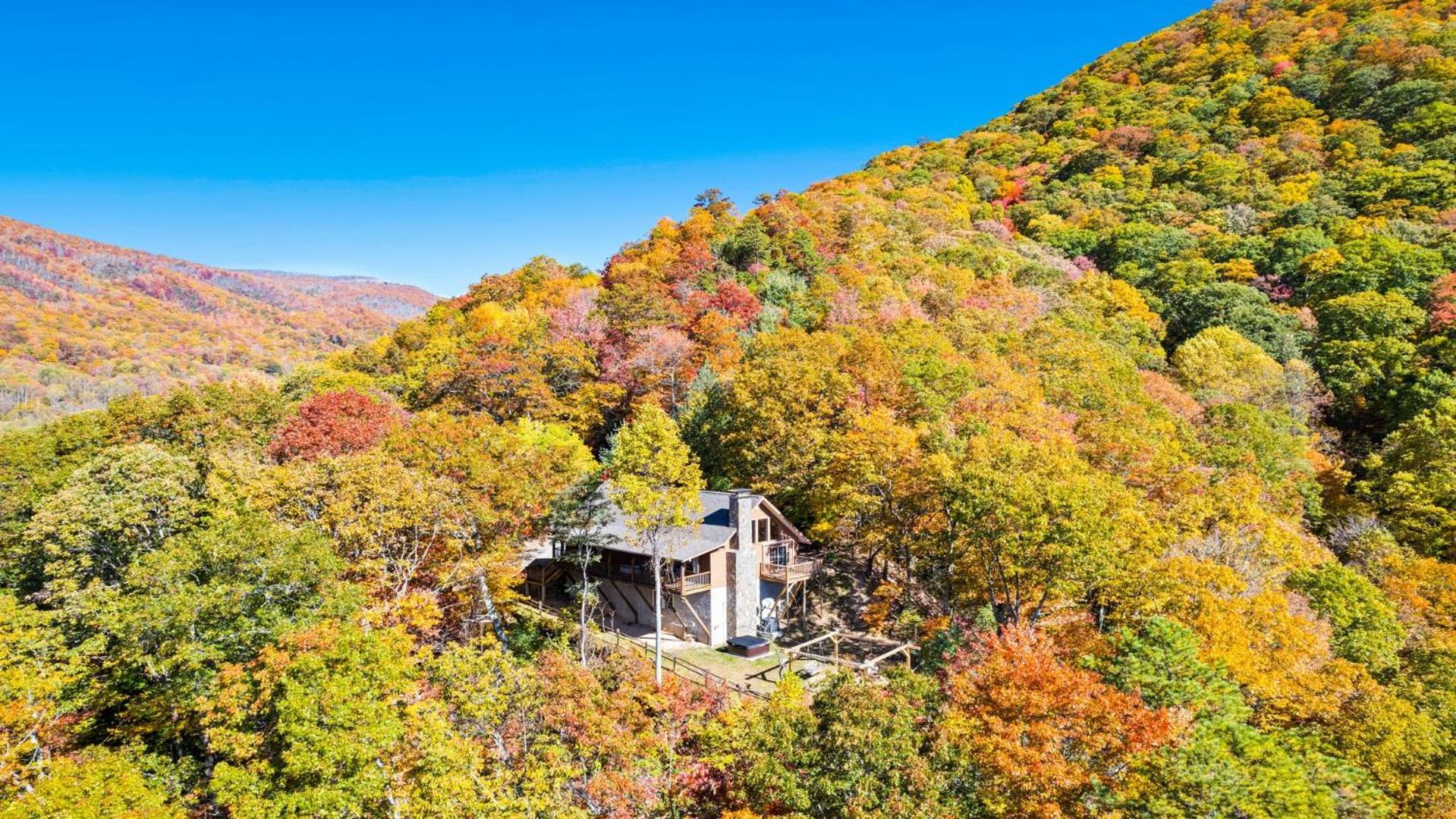 Maggie Valley Cabin With Beautiful Mountain Views, Hottub, Pet Friendly, Gameroom, Fireplace エクステリア 写真
