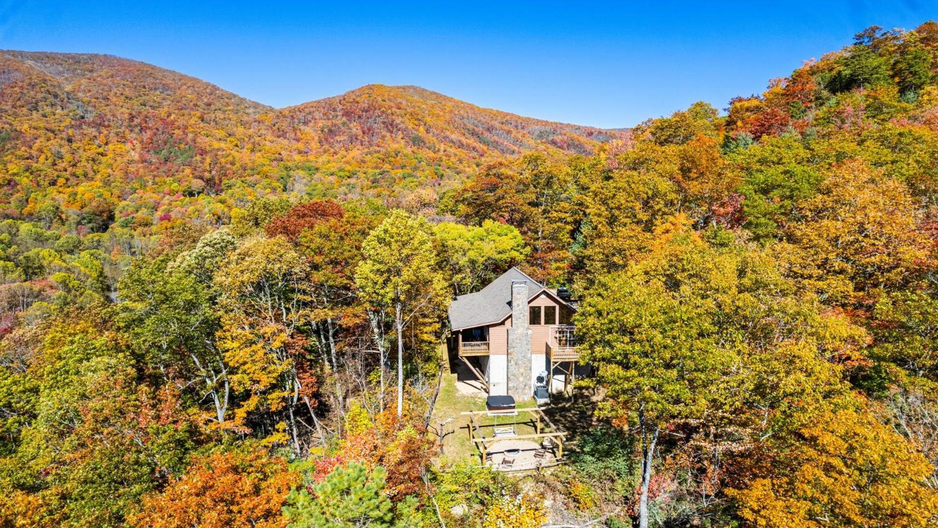 Maggie Valley Cabin With Beautiful Mountain Views, Hottub, Pet Friendly, Gameroom, Fireplace エクステリア 写真